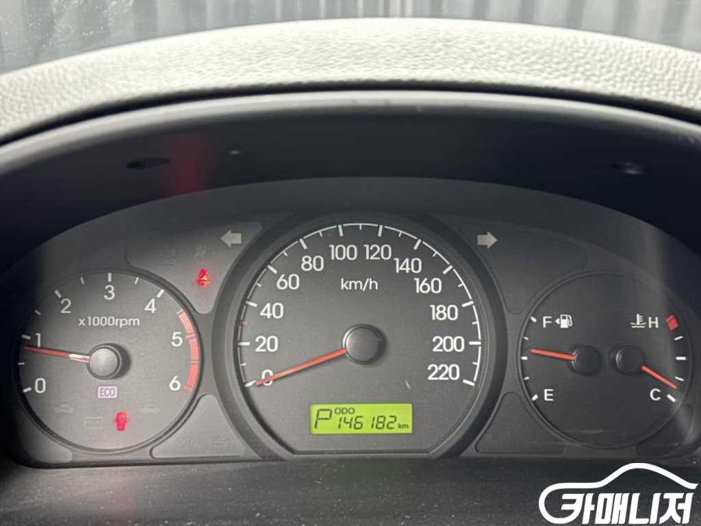 Hyundai Starex Grand Starex Van 5-Seater thumbnail 13