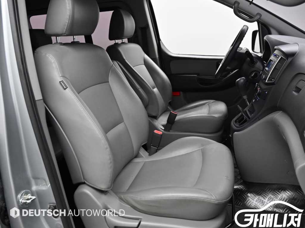 Hyundai Starex Grand Starex Van 5-Seater thumbnail 10