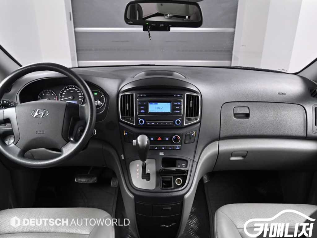 Hyundai Starex Grand Starex Van 5-Seater thumbnail 7