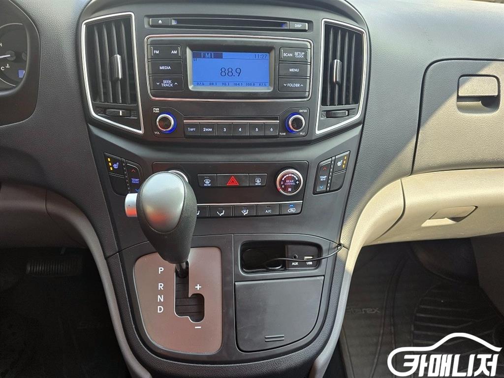 Hyundai Starex The New Grand Starex 2WD Wagon 12-Seater thumbnail 19