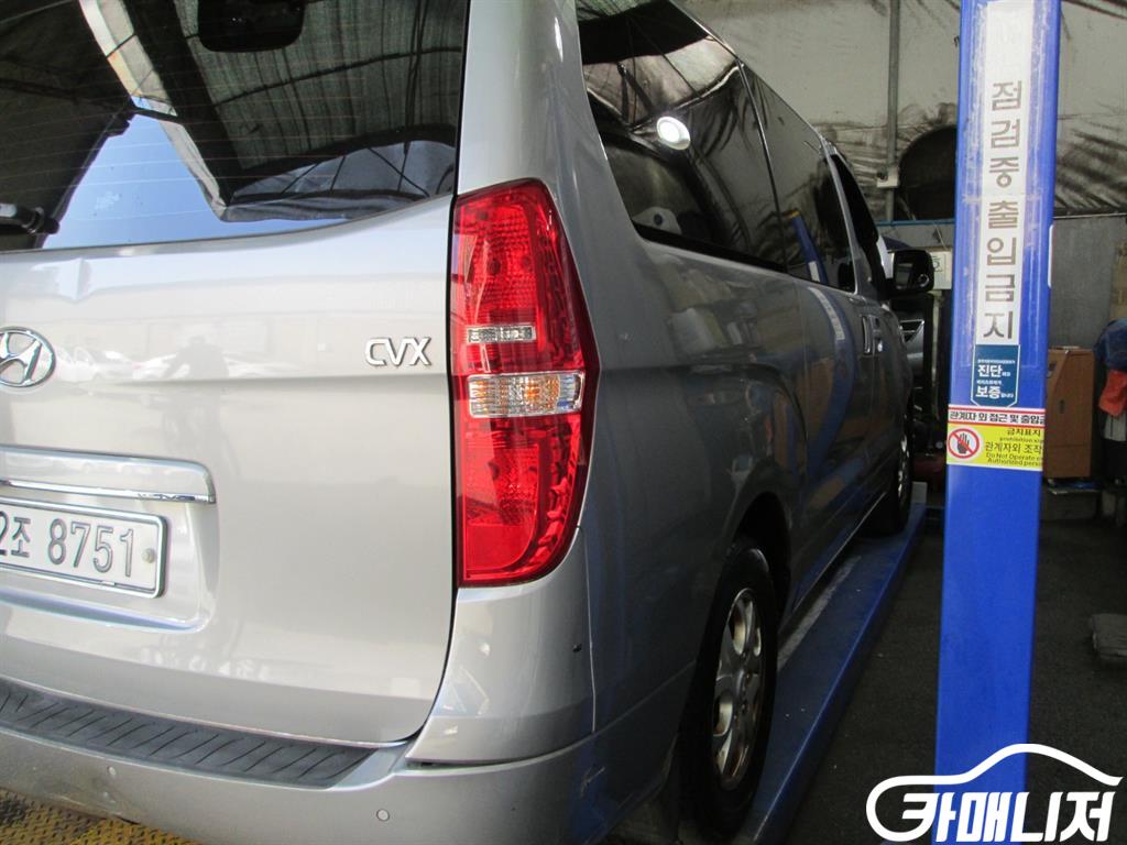 Hyundai Starex Grand Starex 11-Seater Wagon thumbnail 4