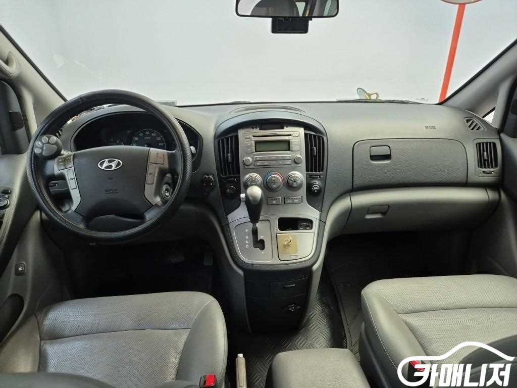 Hyundai Starex Grand Starex 11-Seater Wagon thumbnail 7