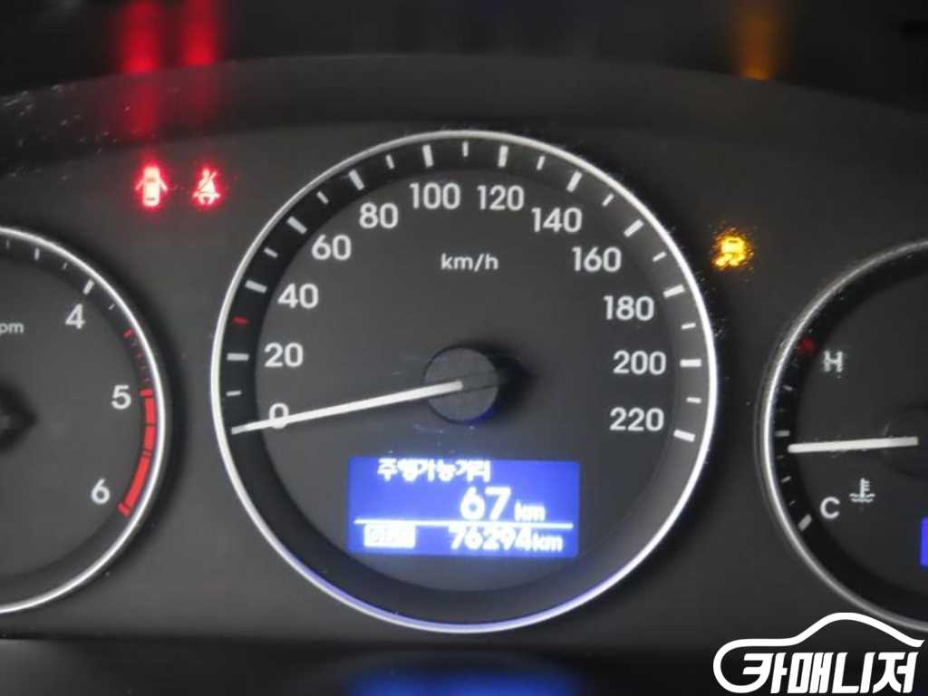 Hyundai Starex The New Grand Starex 2WD Van 3-Seater thumbnail 10