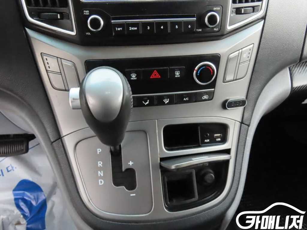 Hyundai Starex The New Grand Starex 2WD Van 3-Seater thumbnail 12