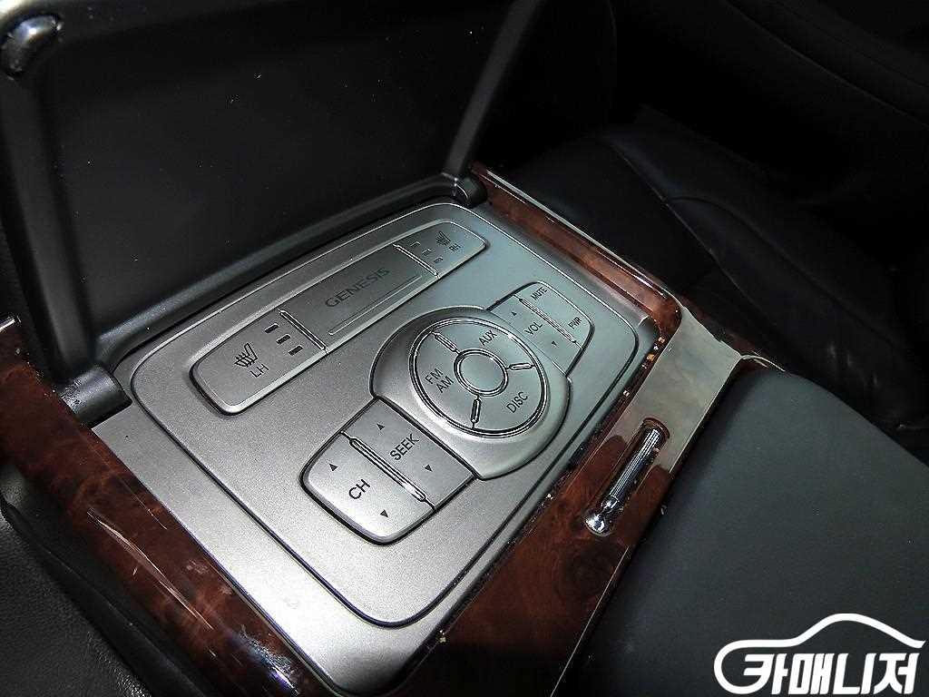 Hyundai Genesis BH330 GRAND thumbnail 16