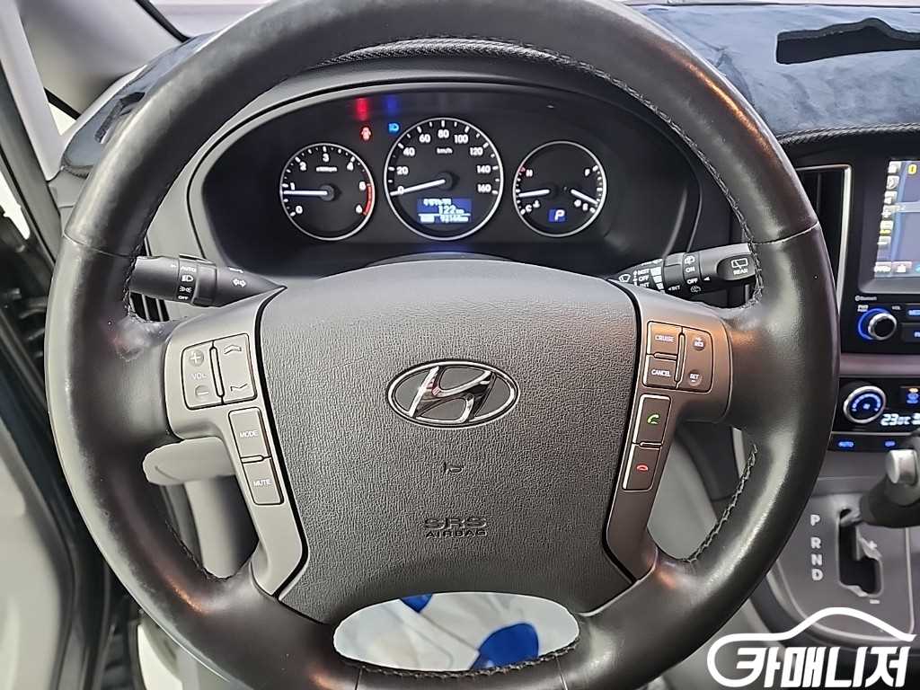 Hyundai Starex Grand Starex 12-Seater Wagon thumbnail 9