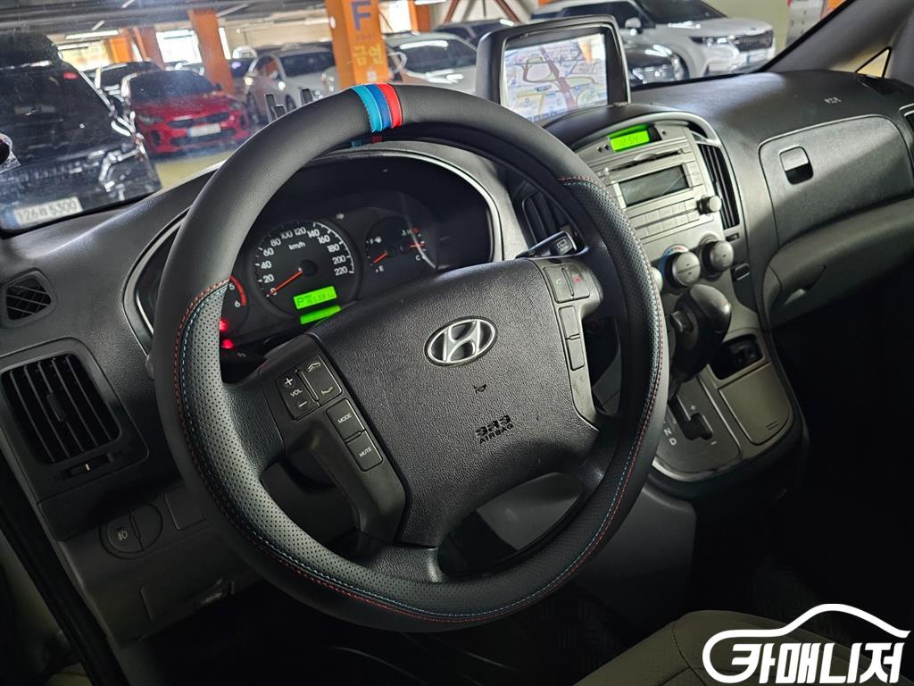 Hyundai Starex Grand Starex Van 3-Seater thumbnail 11