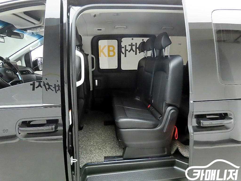 Hyundai Staria 2WD Diesel Tourer Modern thumbnail 14