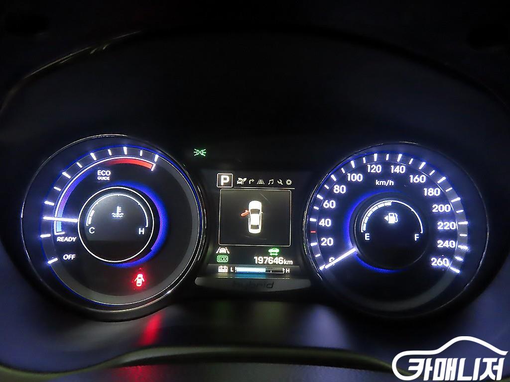 Hyundai Grandeur Grandeur HG Hybrid PREMIUM thumbnail 9