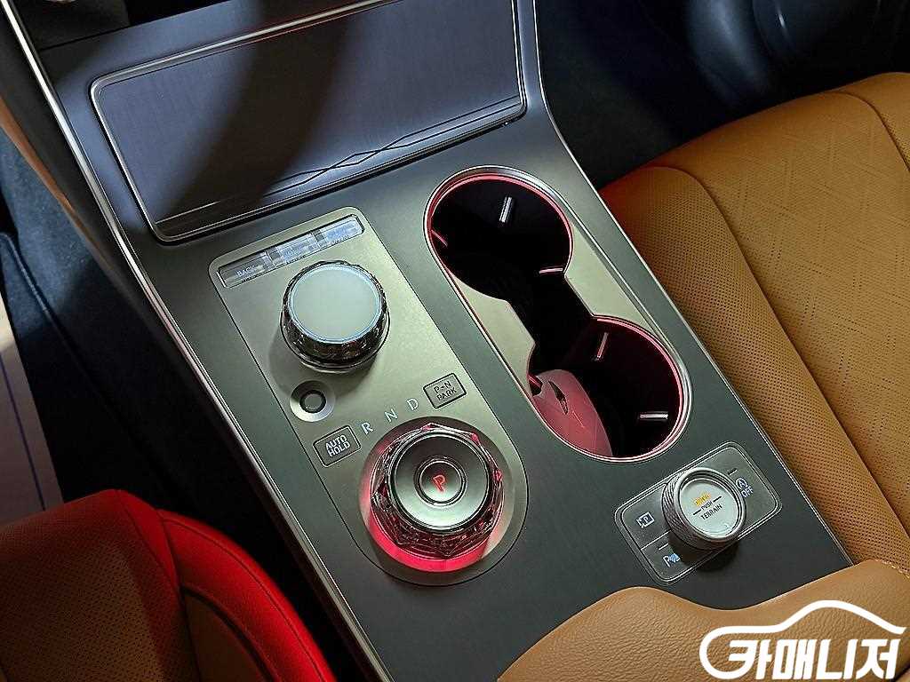 Genesis GV80 Gasoline 2.5T AWD thumbnail 12