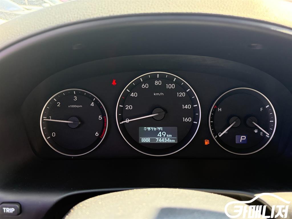 Hyundai Starex Grand Starex 12-Seater Wagon thumbnail 7