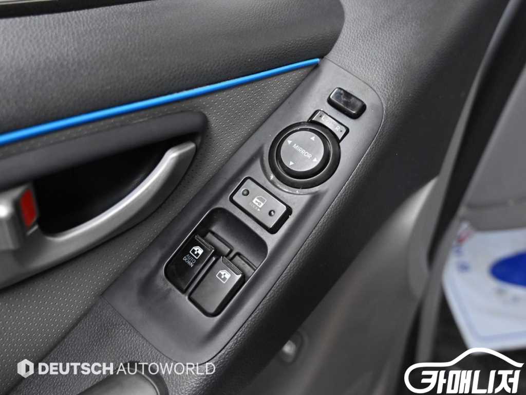 Hyundai Starex Grand Starex Van 5-Seater thumbnail 19