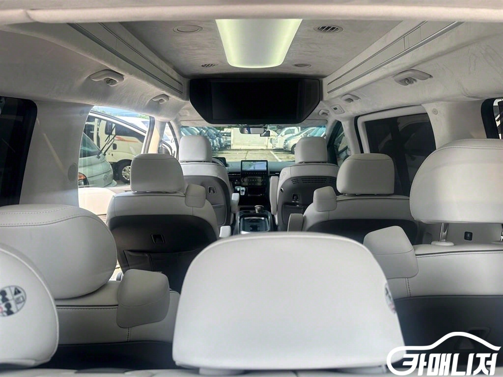 Hyundai Staria 4WD Diesel Lounge Limousine thumbnail 7