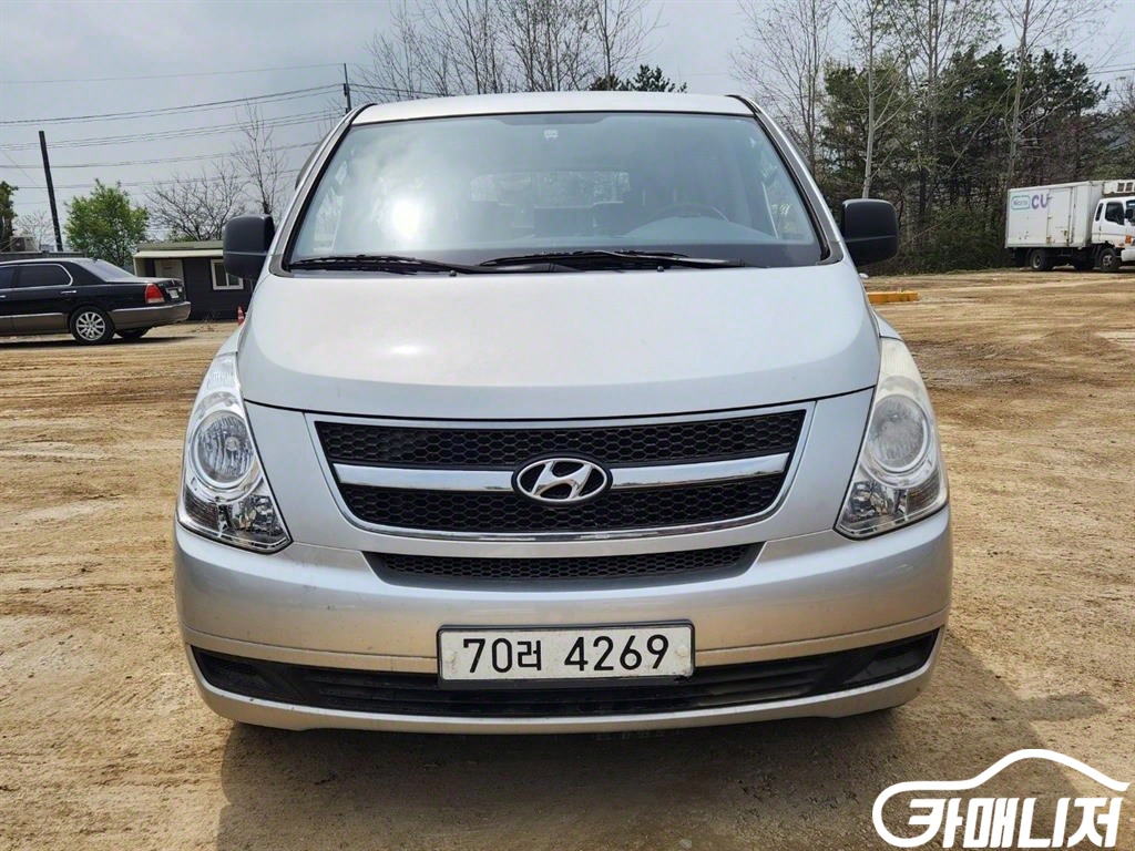 Hyundai Starex Grand Starex 12-Seater Wagon thumbnail 2