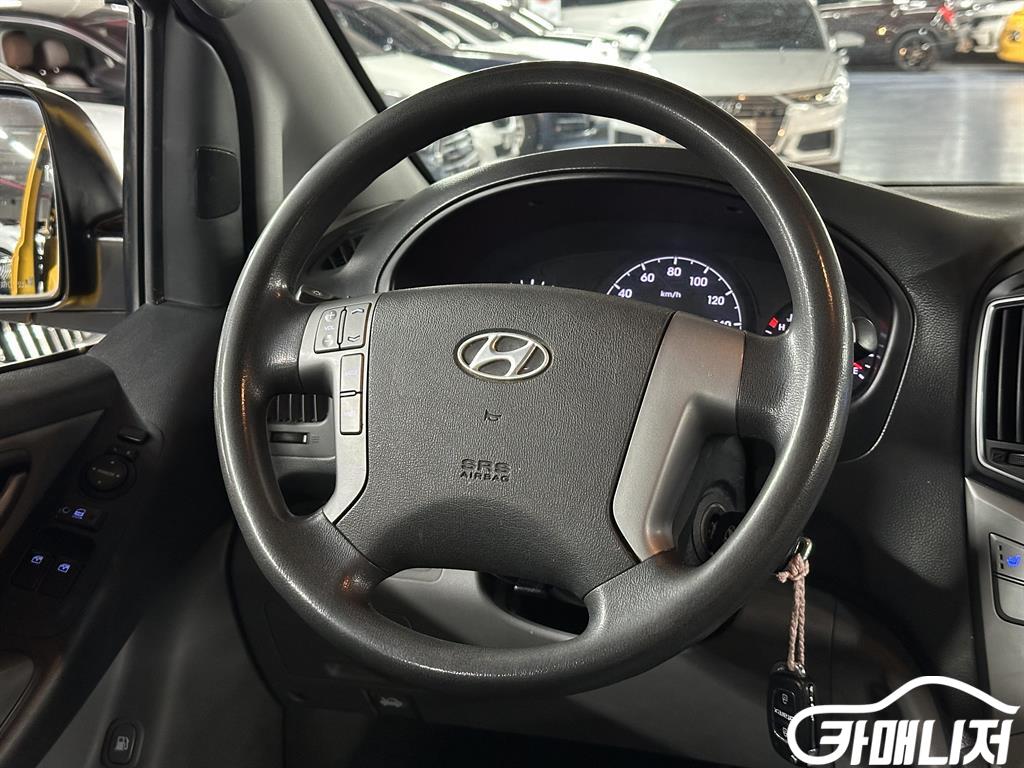 Hyundai Starex Grand Starex 12-Seater LPi thumbnail 10