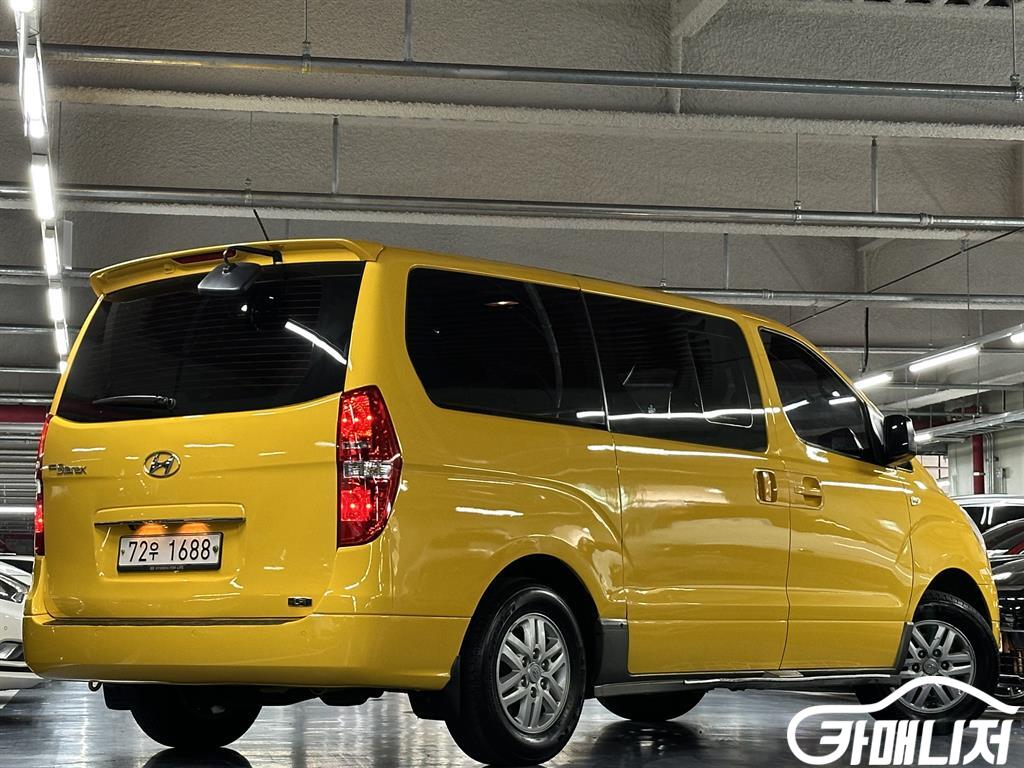 Hyundai Starex Grand Starex 12-Seater LPi thumbnail 3