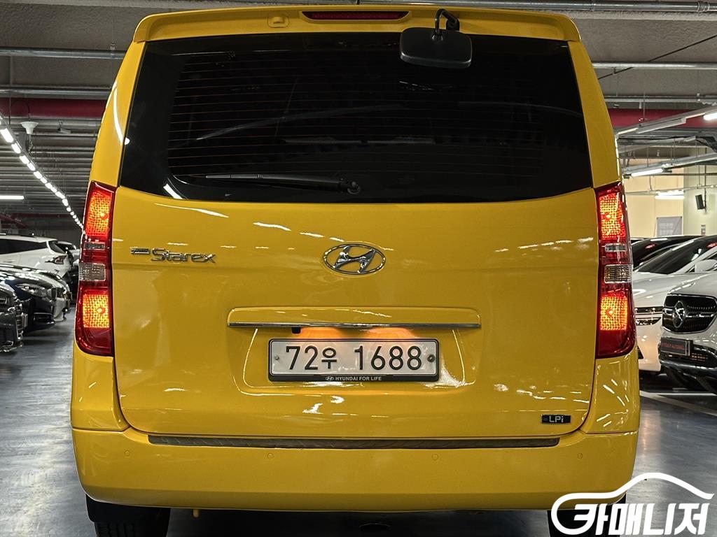 Hyundai Starex Grand Starex 12-Seater LPi thumbnail 4