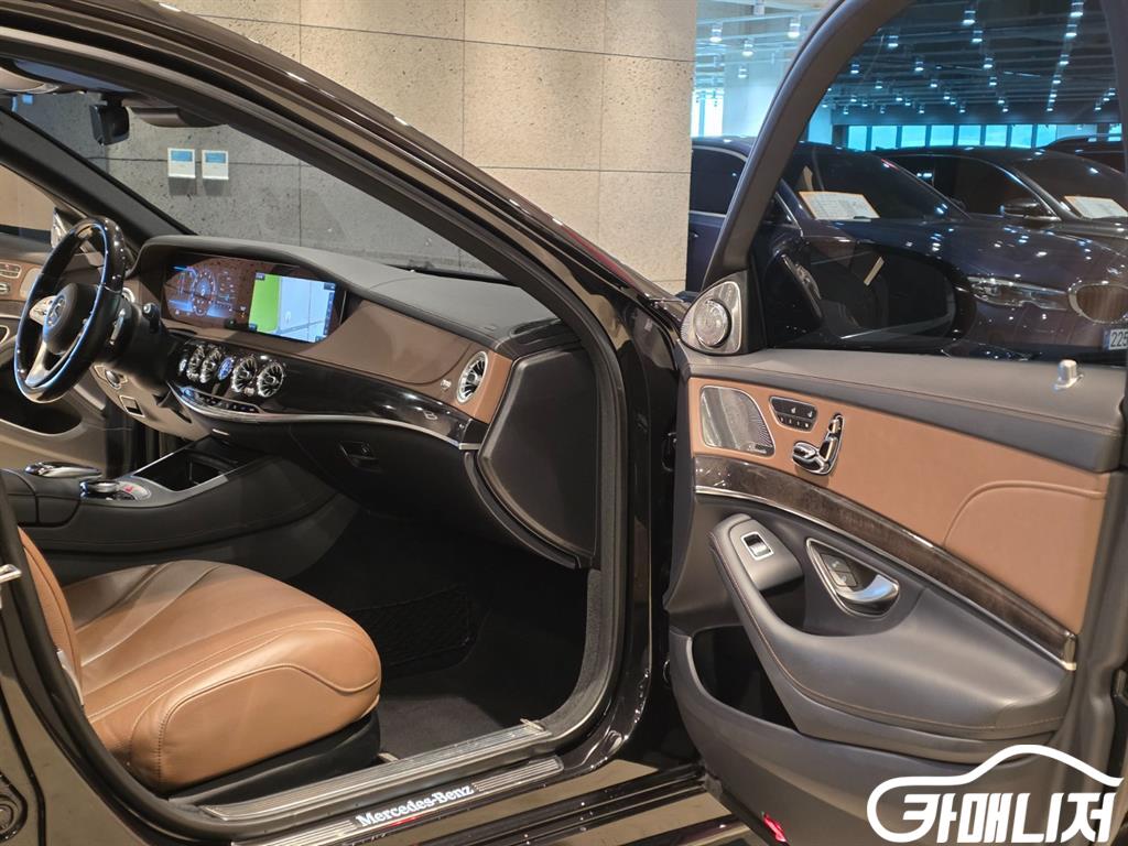 Mercedes-Benz S-Class S-Class-W222 S 450L 4MATIC thumbnail 9