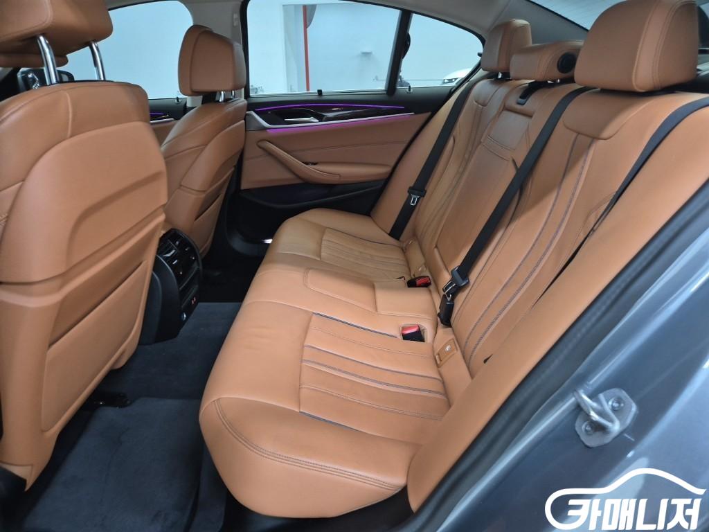 BMW 5 Series 520i thumbnail 12