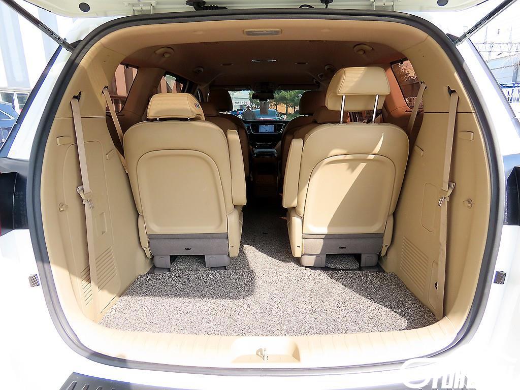 Kia Carnival The New Carnival Diesel 9-Seater Prestige thumbnail 17